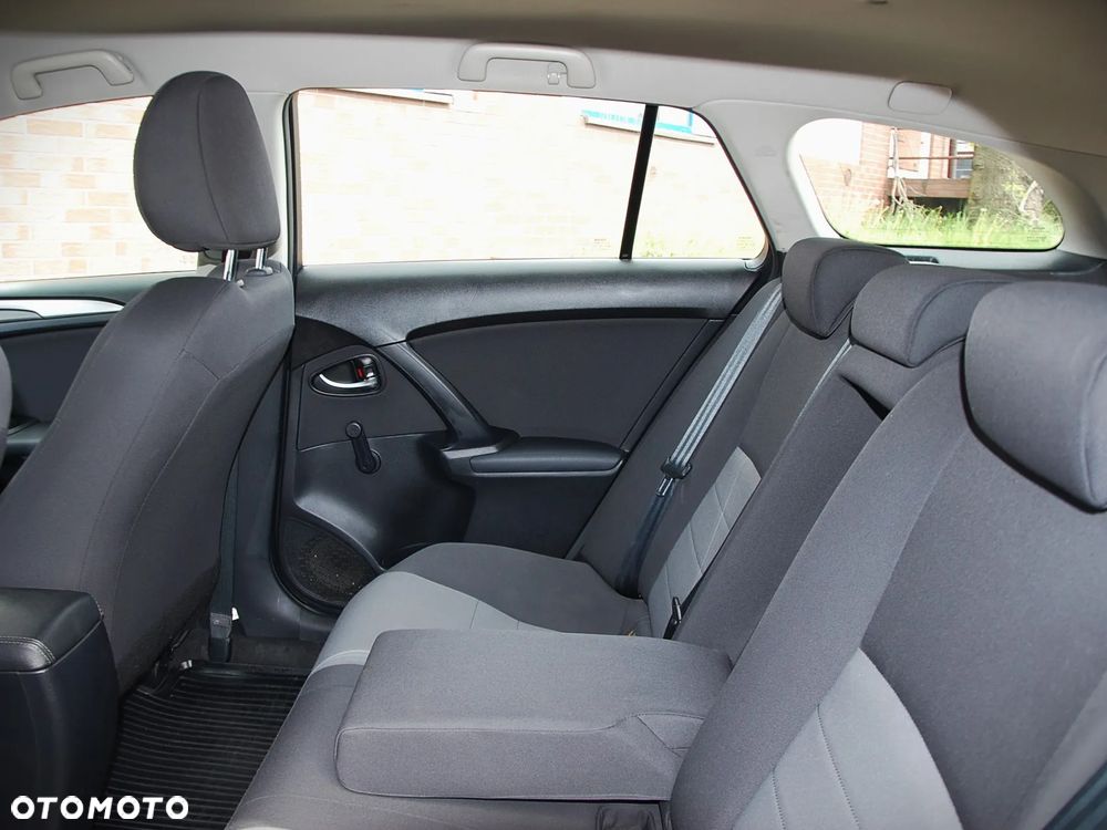 Toyota Avensis 1.8 Active - 13