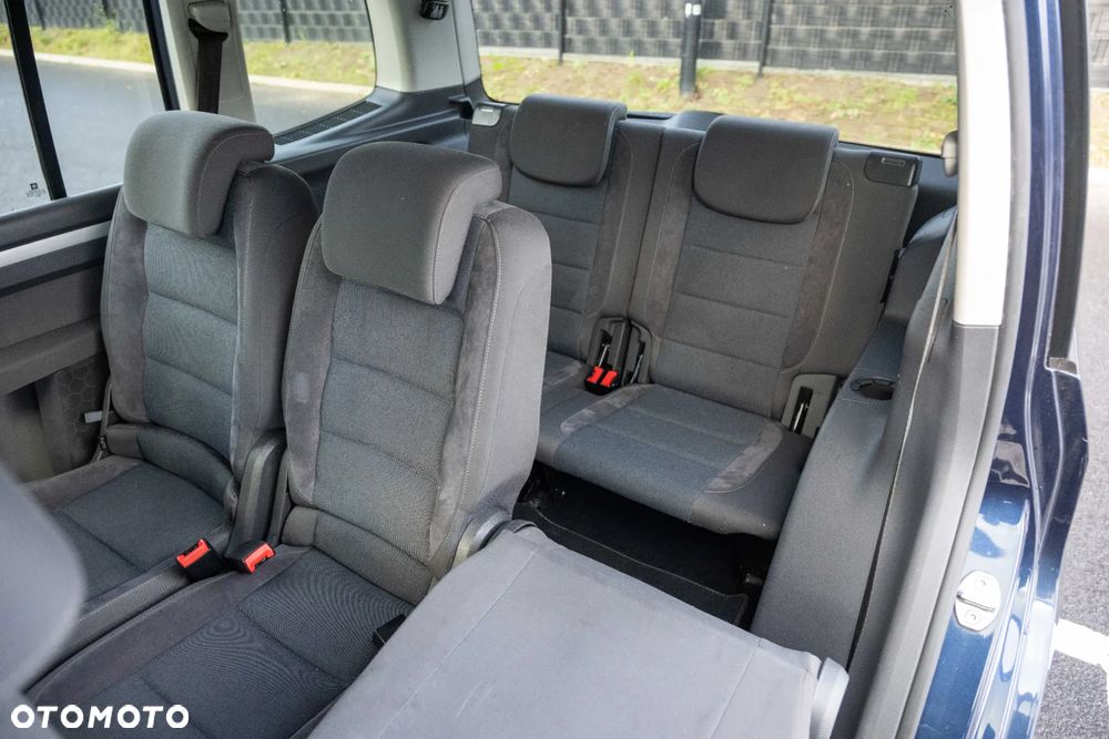 Volkswagen Touran - 17