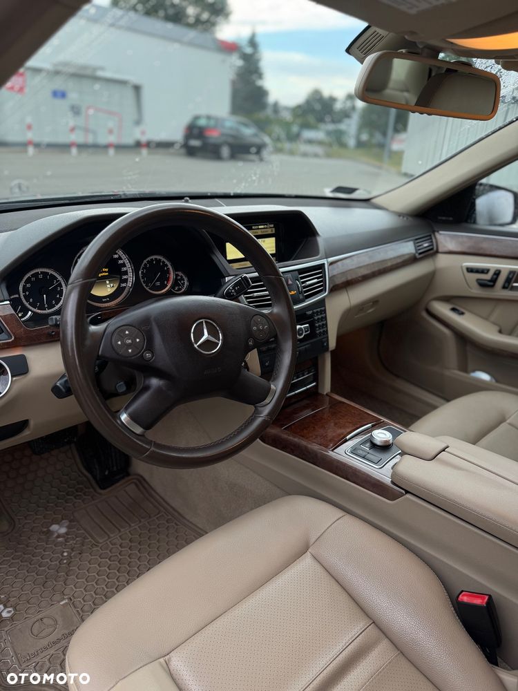 Mercedes-Benz Klasa E 350 4-Matic BlueEff Elegance - 4