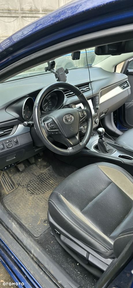 Toyota Avensis 2.0 D-4D Premium - 4