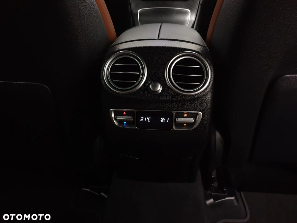 Mercedes-Benz GLC 300 d 4Matic 9G-TRONIC AMG Line Plus - 29