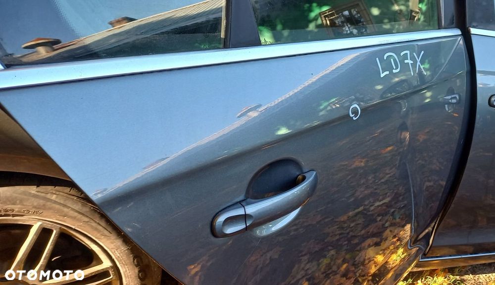 DRZWI TYLNE PRAWE VW JETTA V LD7X - 2