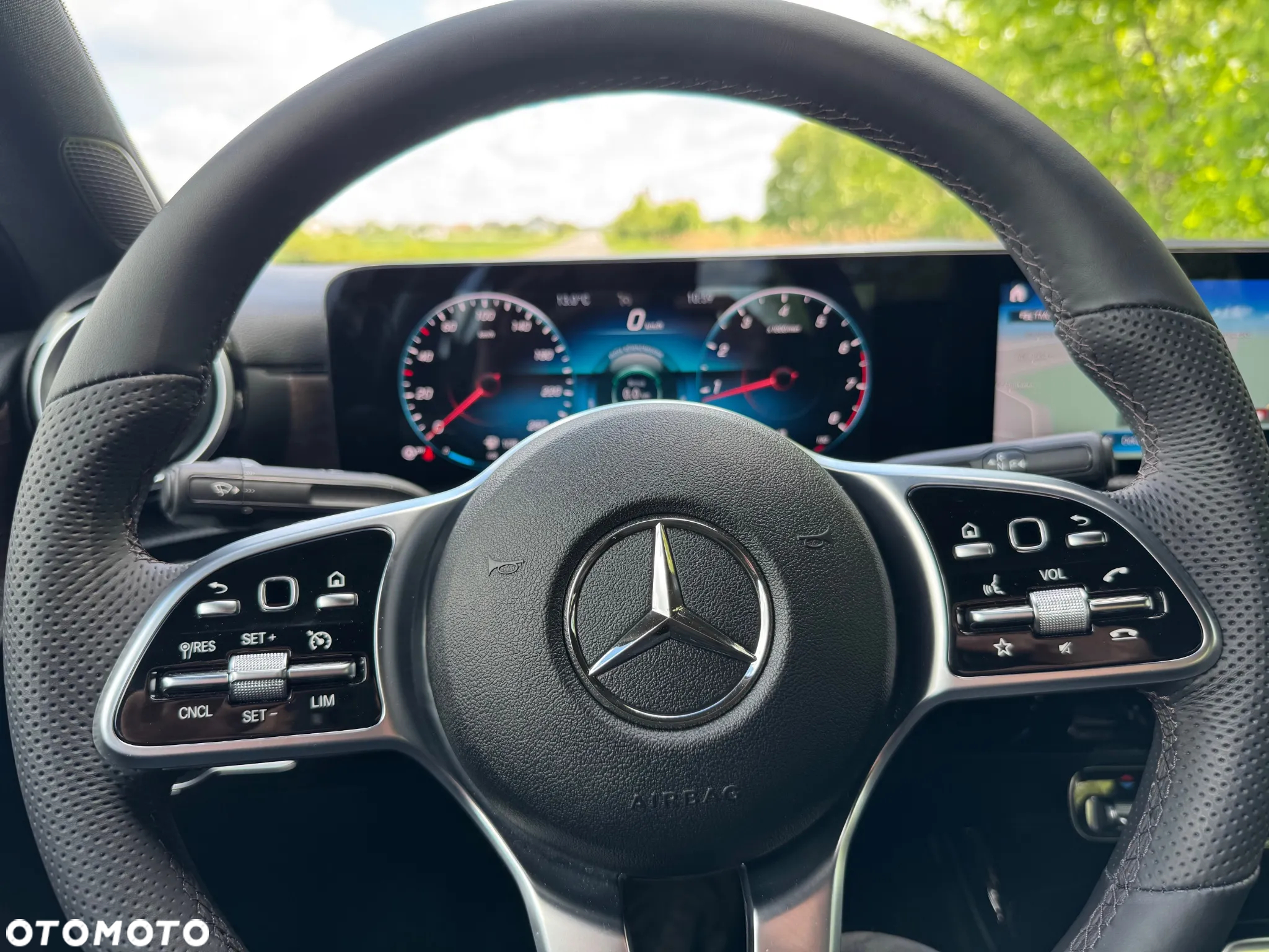 Mercedes-Benz Klasa A 180 7G-DCT Lim AMG Line Advanced Plus - 19