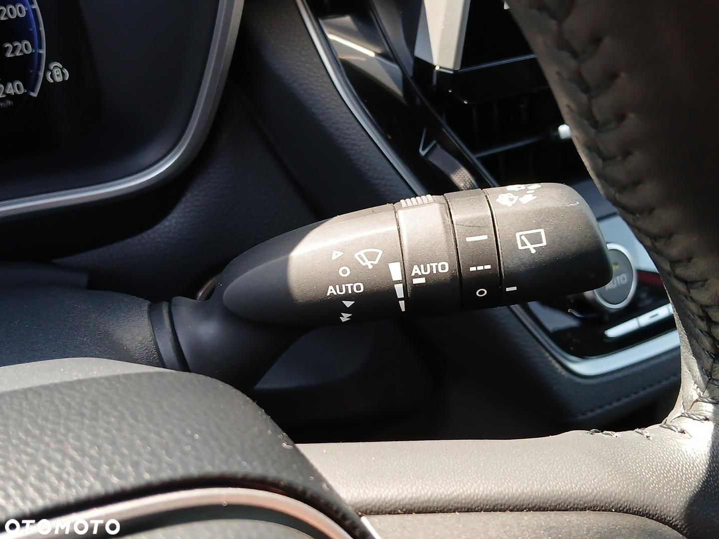 Toyota Corolla Cross 2.0 Hybrid Executive - 28