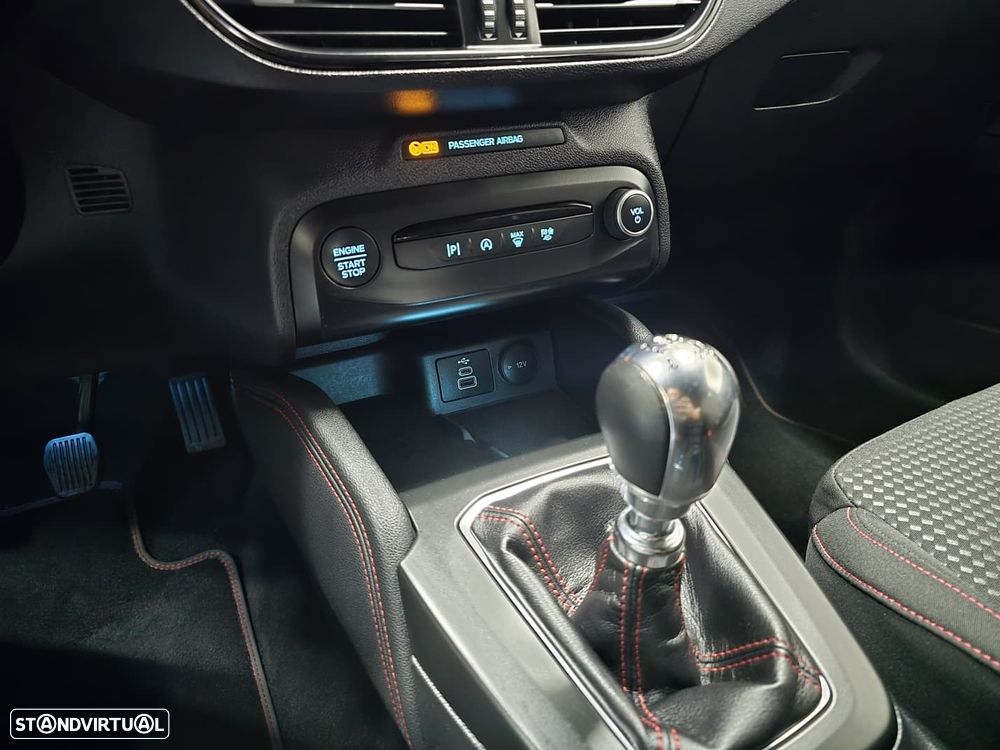 Ford Focus 1.0 EcoBoost MHEV ST-Line - 24