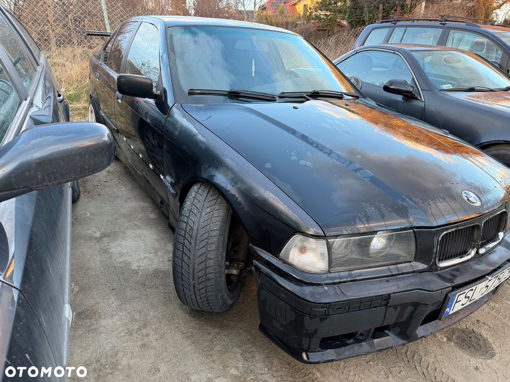 BMW Seria 3 323i - 12