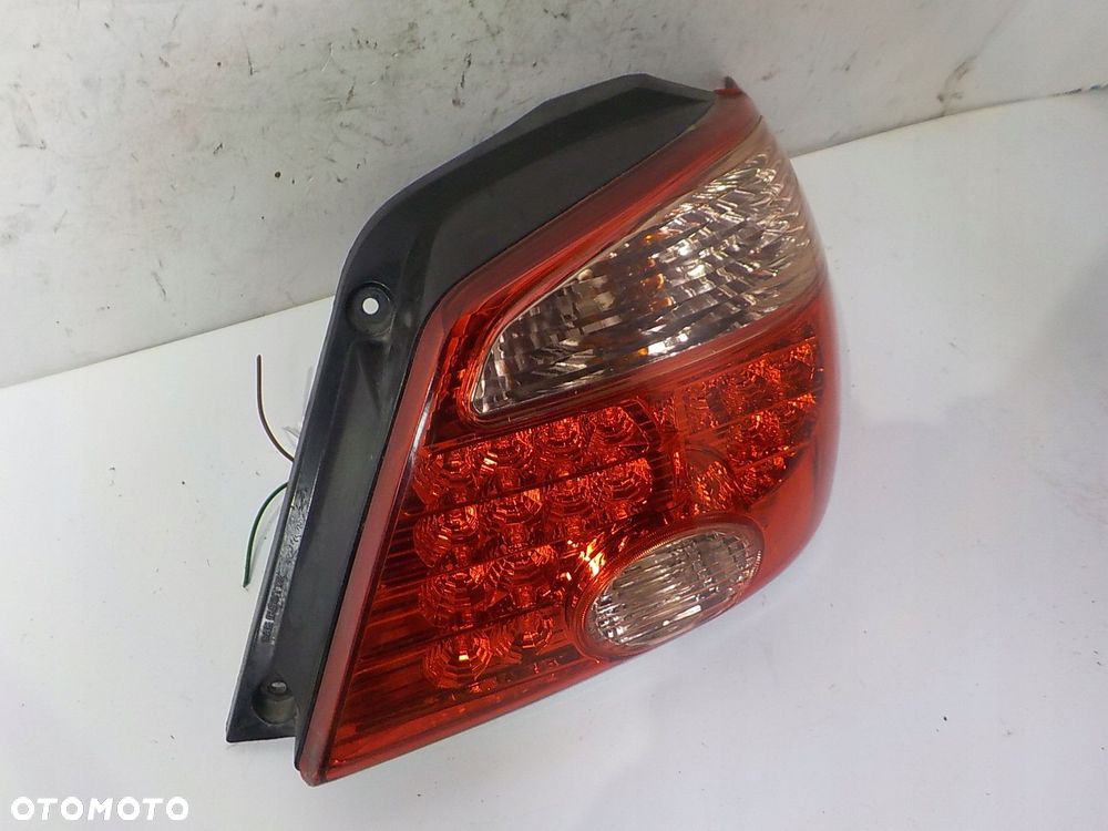 MITSUBISHI OUTLANDER I LAMPA PRAWA TYŁ TYLNA LED - 3