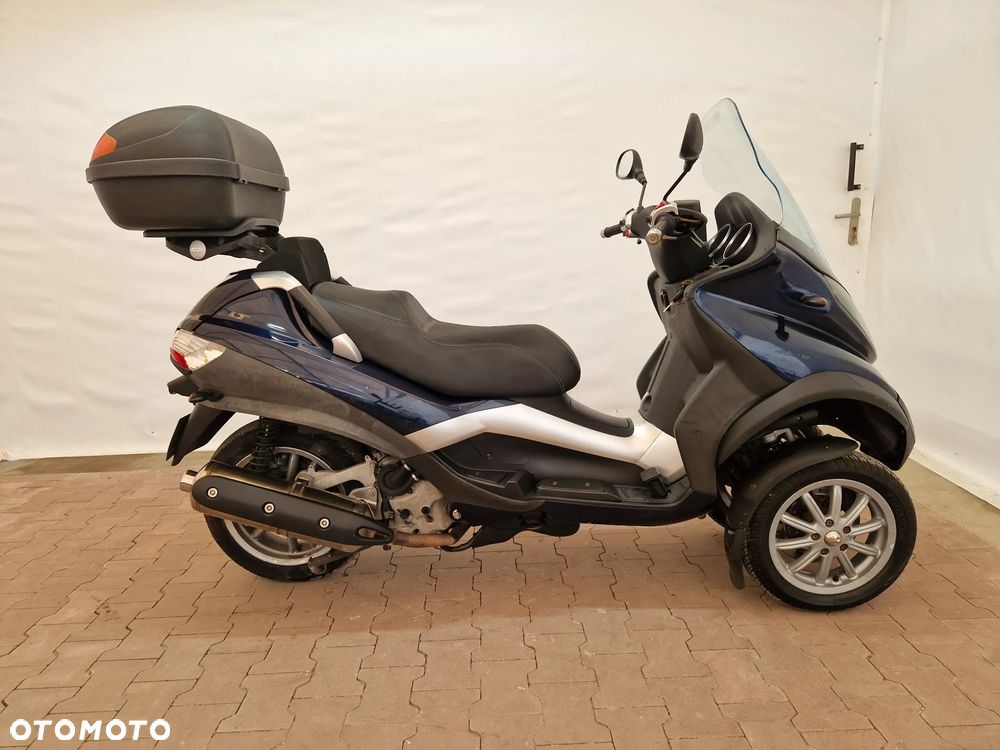 Piaggio MP-3 - 10