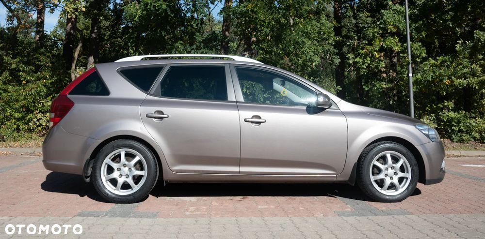 Kia Ceed - 4