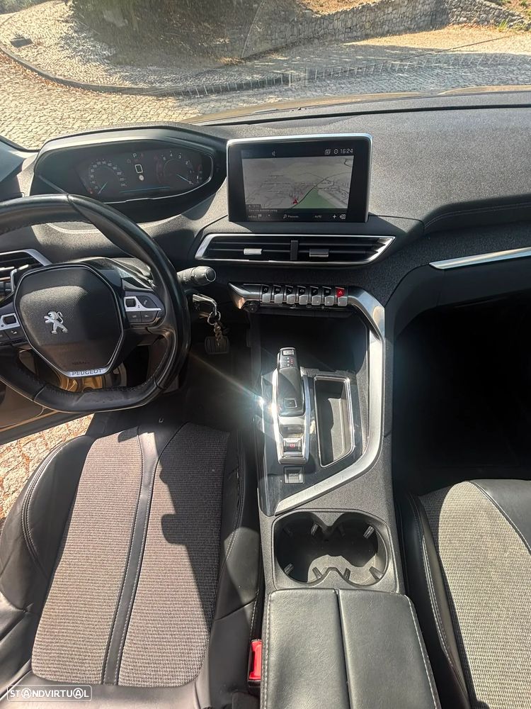 Peugeot 3008 1.2 PureTech Allure EAT6 - 24