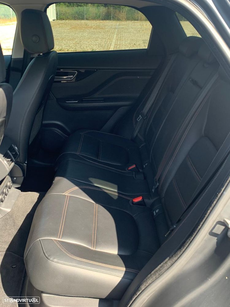 Jaguar F-Pace 2.0 i4D Prestige AWD Aut. - 6