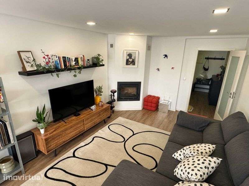 Apartamento T3 Renovado com Garagem e Arrumos - Centro de Braga - Grande imagem: 2/12