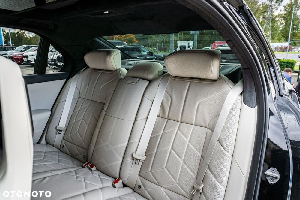 BMW Seria 7 - 27