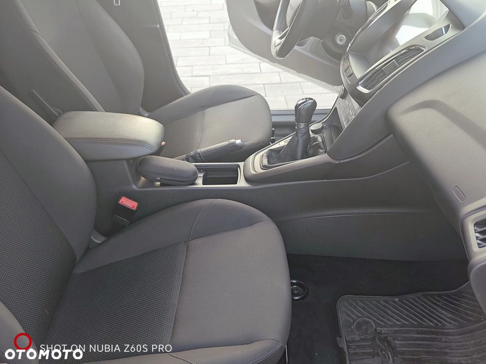 Ford Focus 1.6 SYNC Edition - 24