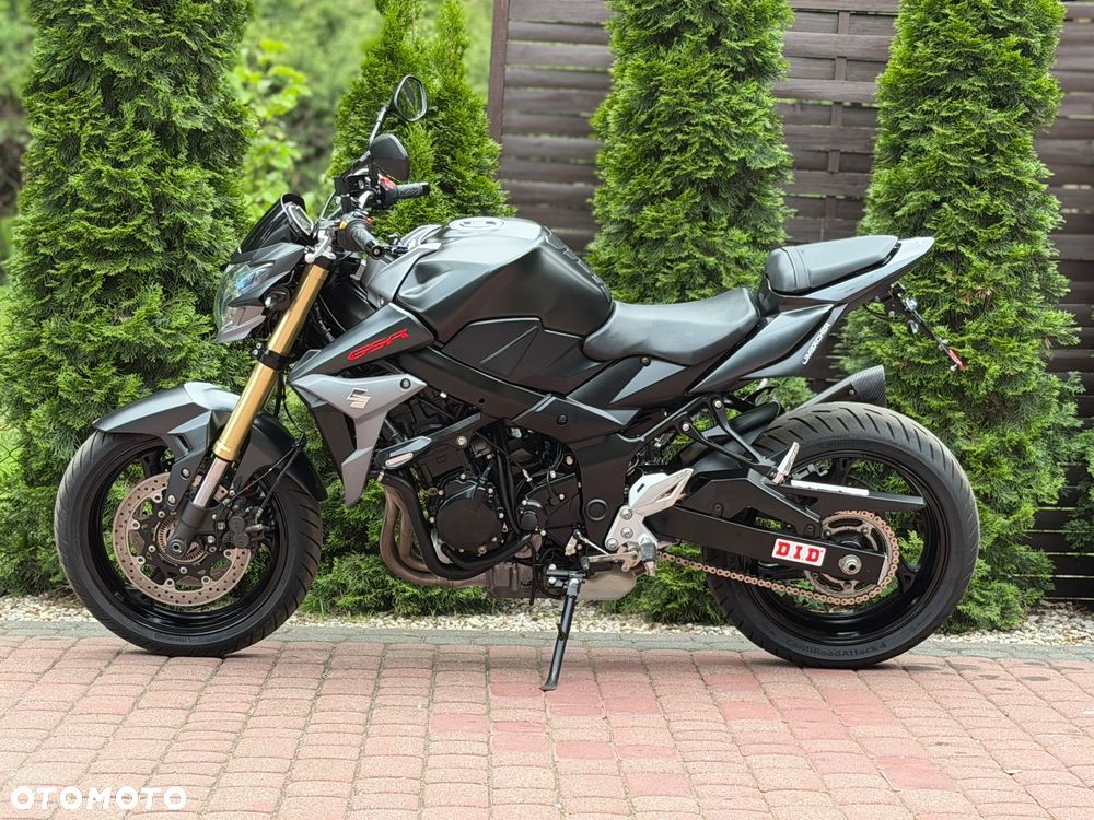 Suzuki GSR - 7