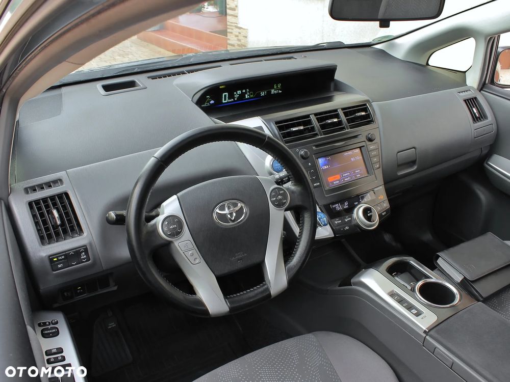 Toyota Prius+ (Hybrid) Life - 18