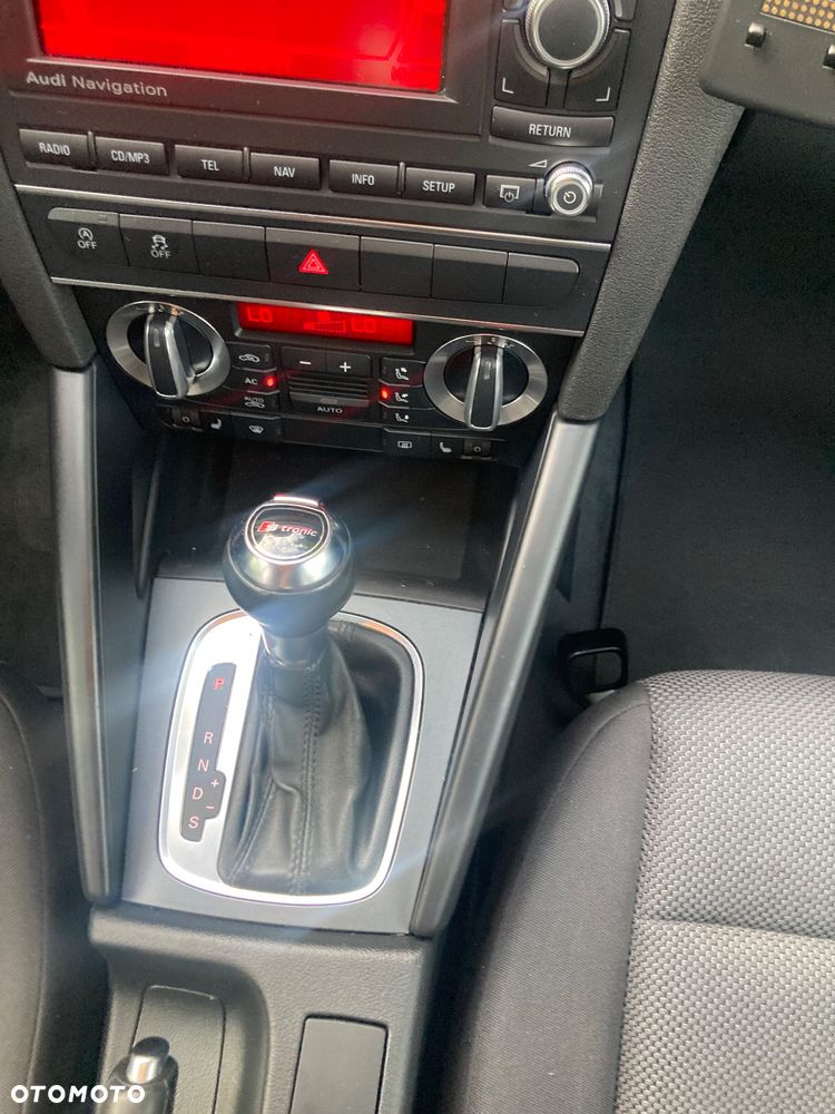 Audi A3 Sportback 1.6 TDI DPF S tronic Ambiente - 5