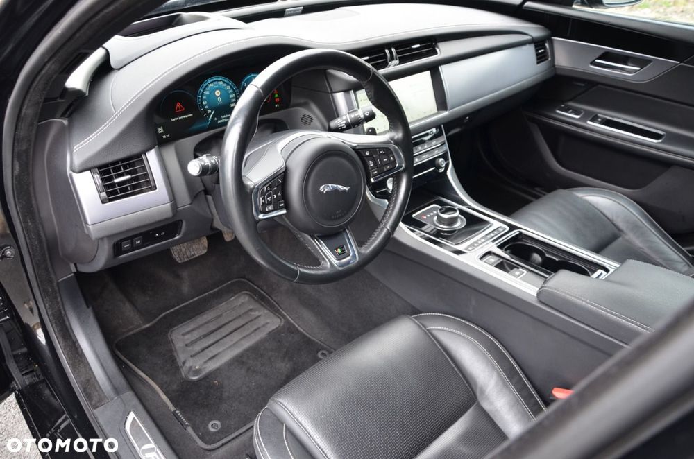 Jaguar XF 3.0 TDV6 R-Sport - 14
