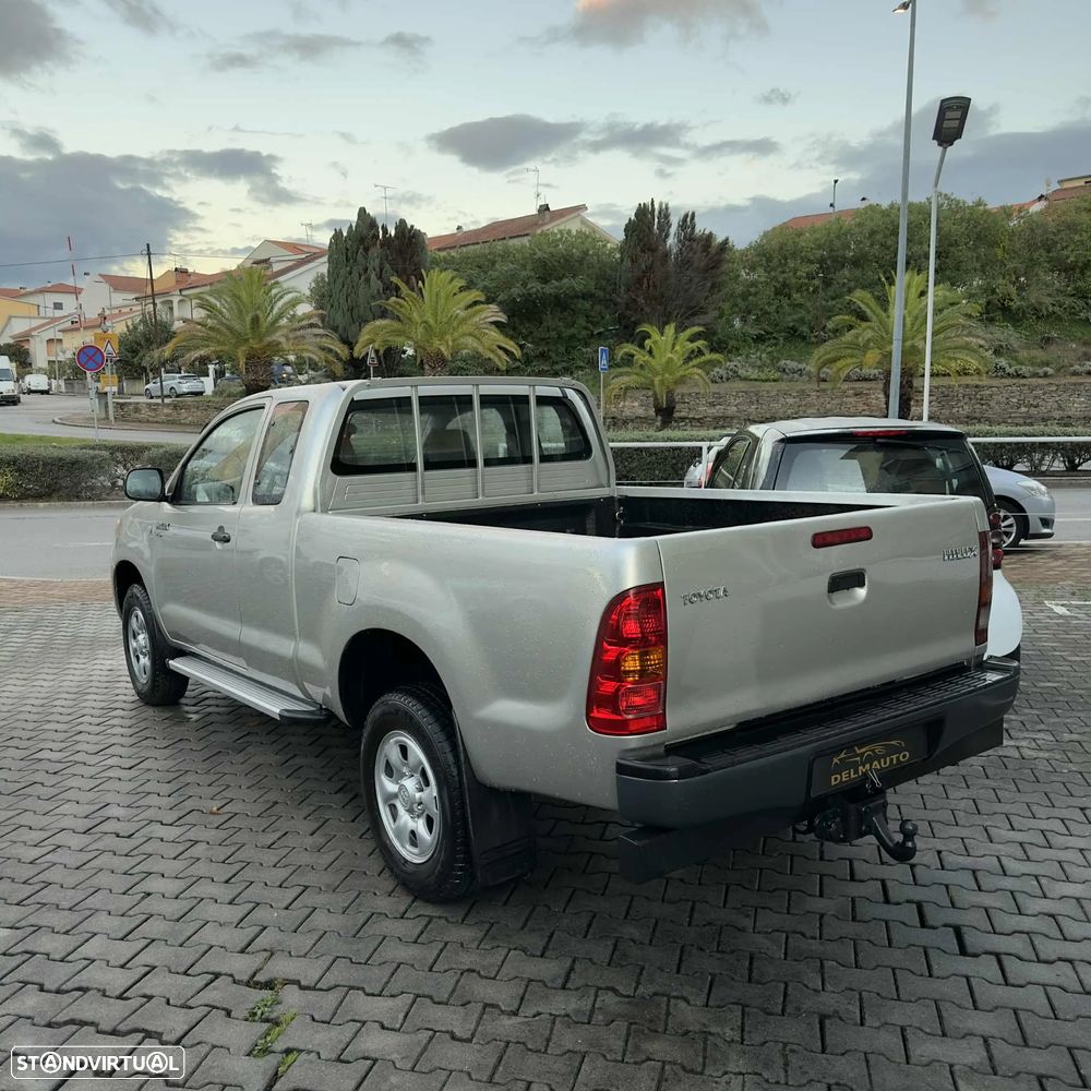 Toyota Hilux 2.5 D-4D CE - 12