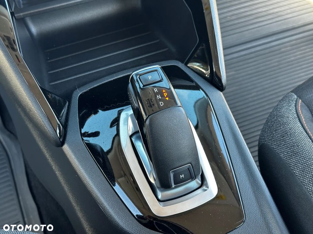 Peugeot 2008 PureTech 130 EAT8 Allure - 28