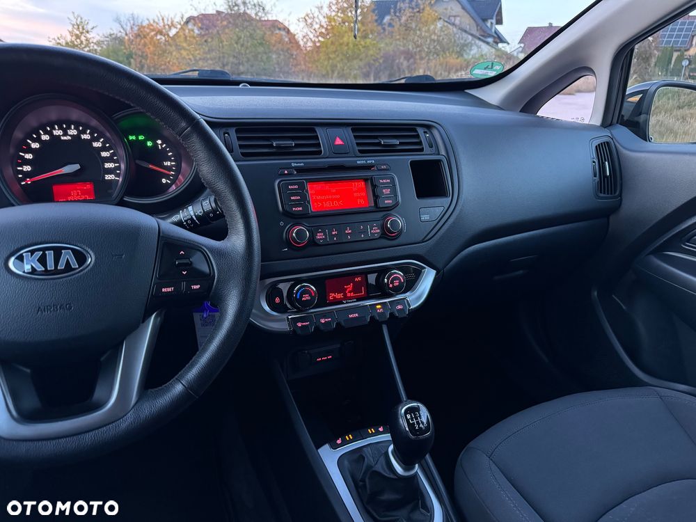Kia Rio 1.4 Dream Team Edition - 29
