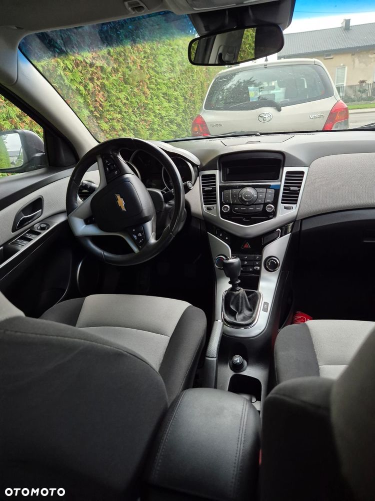 Chevrolet Cruze - 12