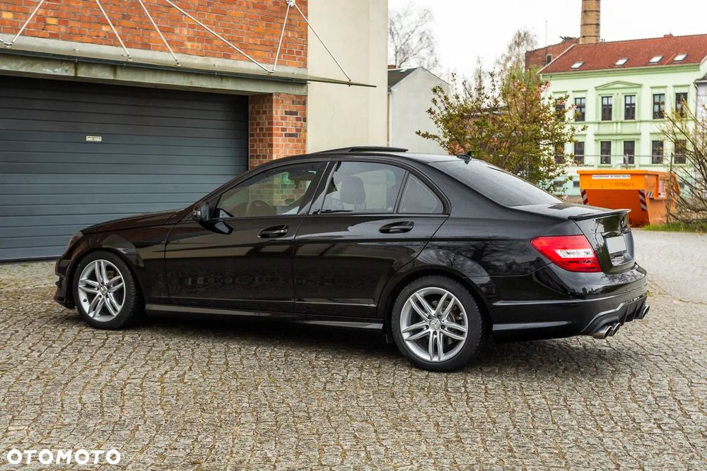 Mercedes-Benz Klasa C 300 7G-TRONIC - 11