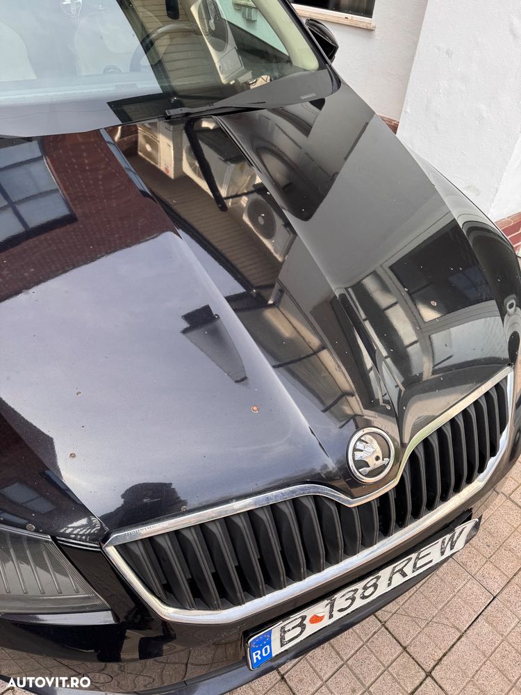 Skoda Octavia 2.0 TDI DSG RS - 8