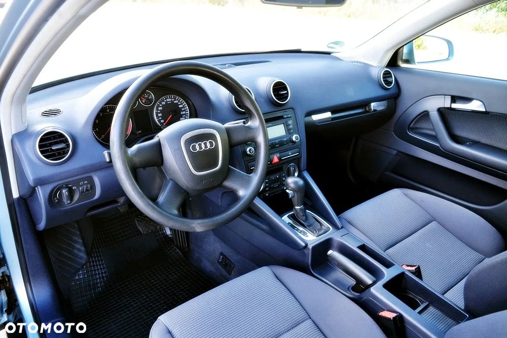 Audi A3 3-drzwiowe 1.6 tiptronic Attraction - 6