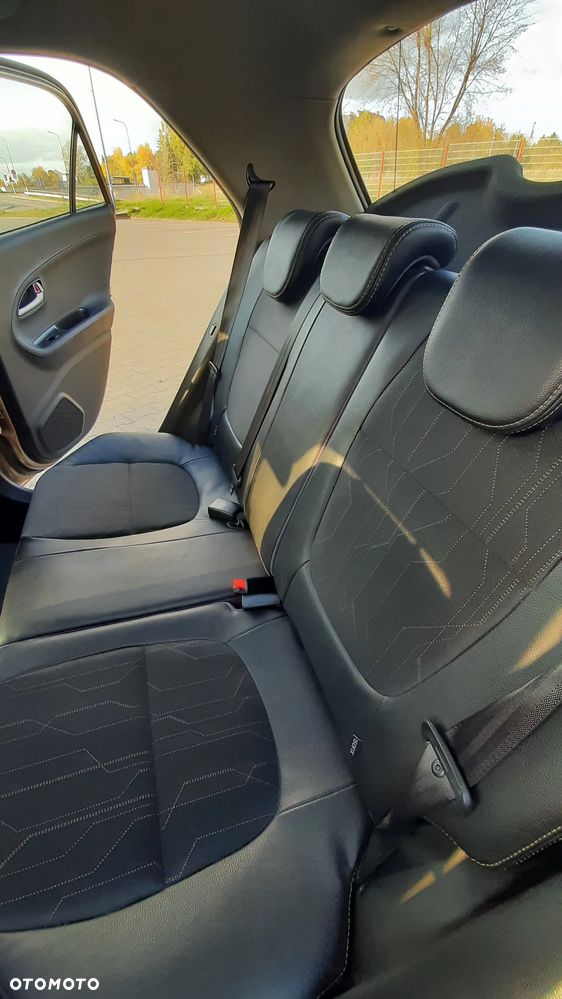 Kia Picanto 1.0 Fifa World Cup Edition - 24