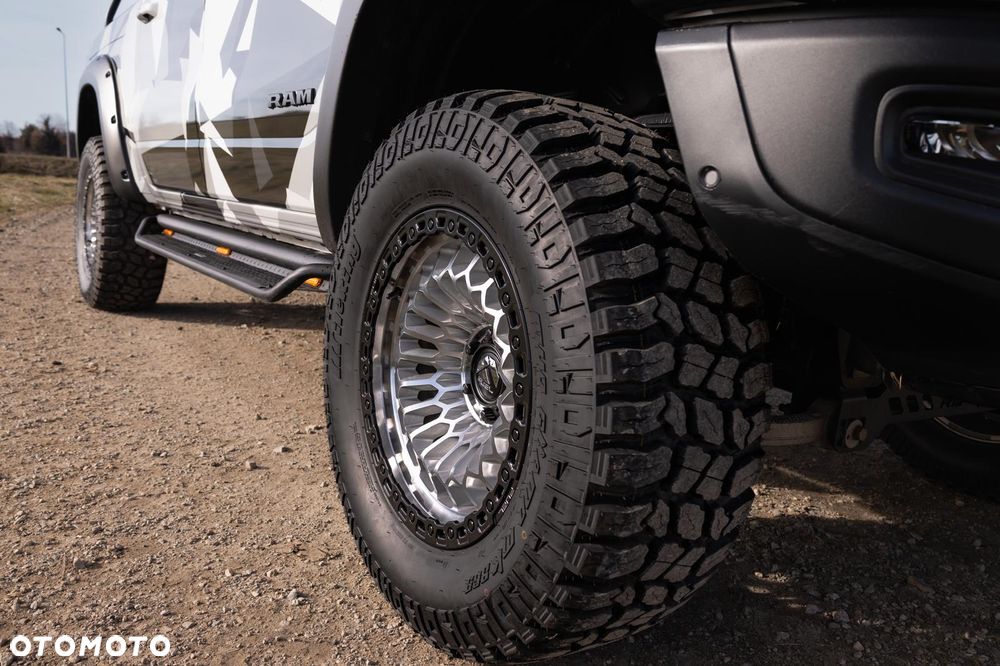 RAM 1500 Crew Cab Shortbed Rebel - 18