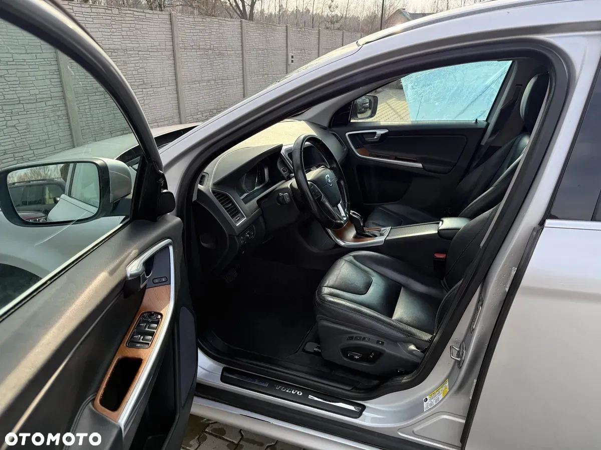 Volvo XC 60 T5 Drive-E Momentum - 24