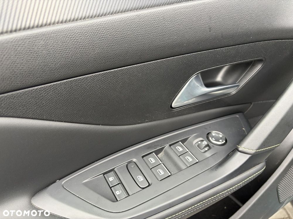 Peugeot 408 - 11