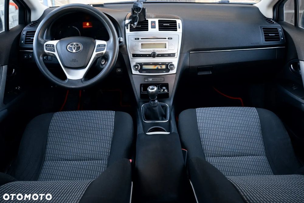 Toyota Avensis 1.8 Luna - 11