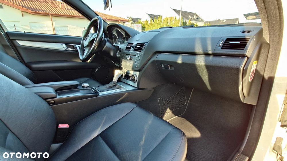 Mercedes-Benz Klasa C 320 CDI Avantgarde 4-Matic - 23