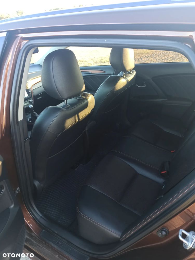 Toyota Avensis 2.0 D-4D Premium - 12