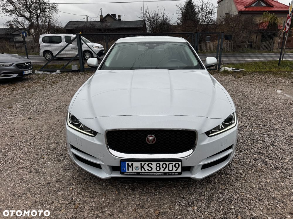 Jaguar XE 2.0 T Prestige - 2