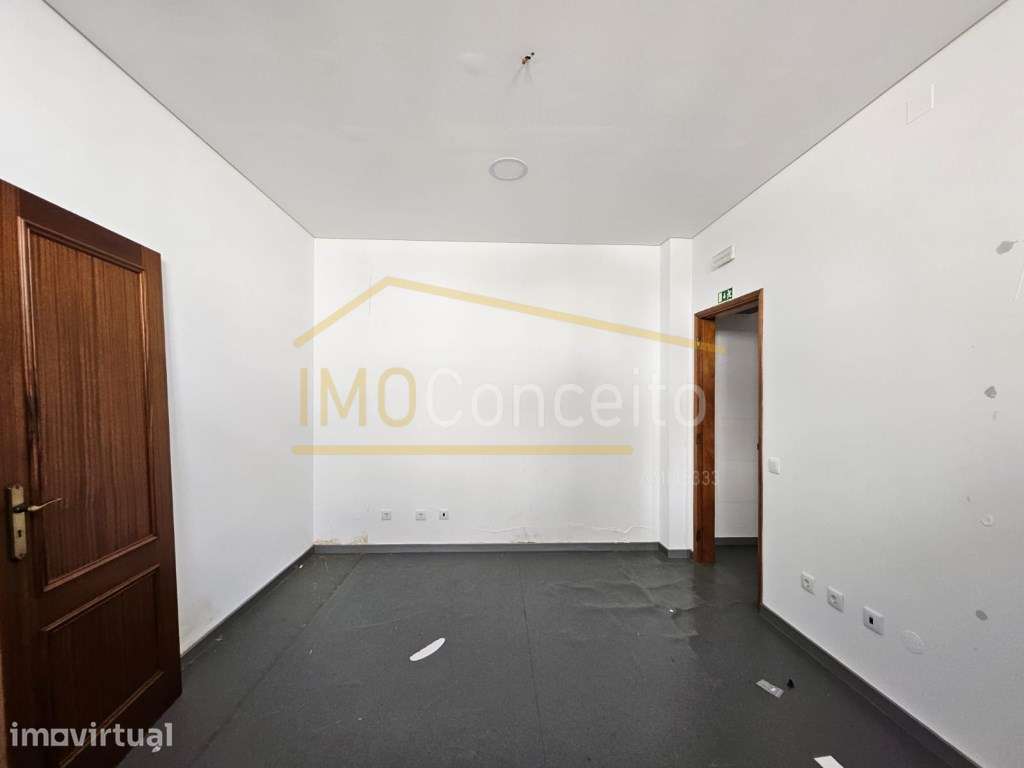 Loja de 100 m² no Centro da Golegã| Excelente Potencial Comercial| ... - Grande imagem: 2/9