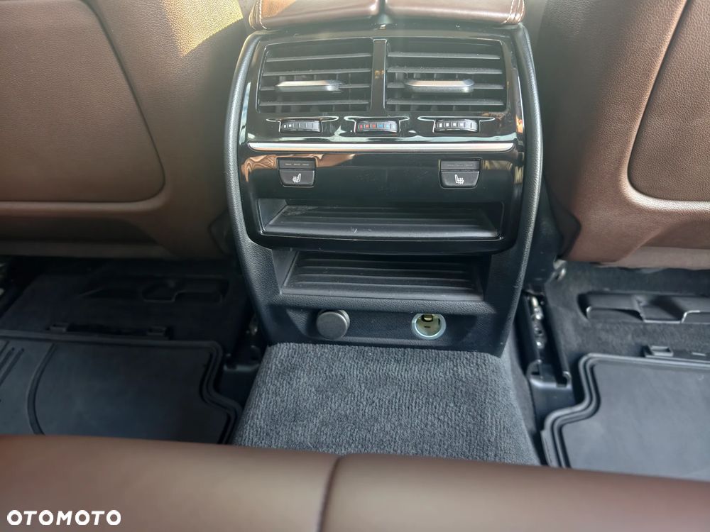 BMW Seria 5 530i GPF xDrive Sport Line sport - 24