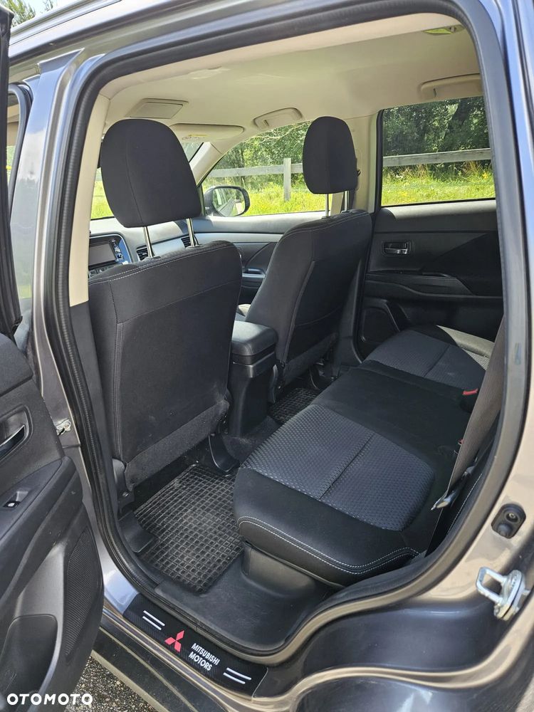 Mitsubishi Outlander 2.0 Intense Comfort 4WD CVT - 23