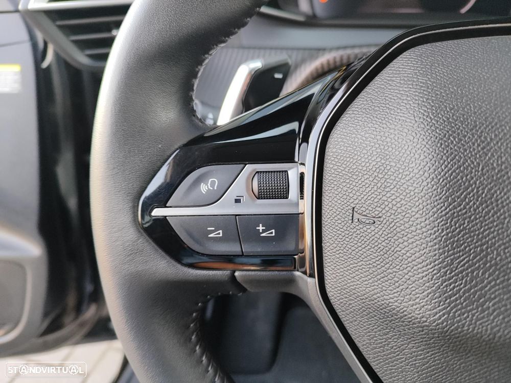 Peugeot 208 1.2 Hybrid Allure e-DCS6 - 13