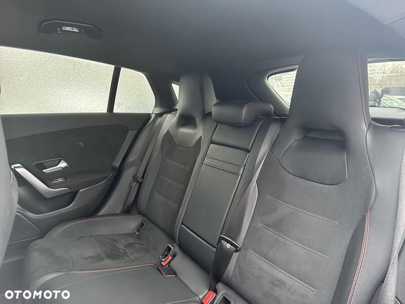 Mercedes-Benz CLA 250 E AMG Line 8G-DCT - 18