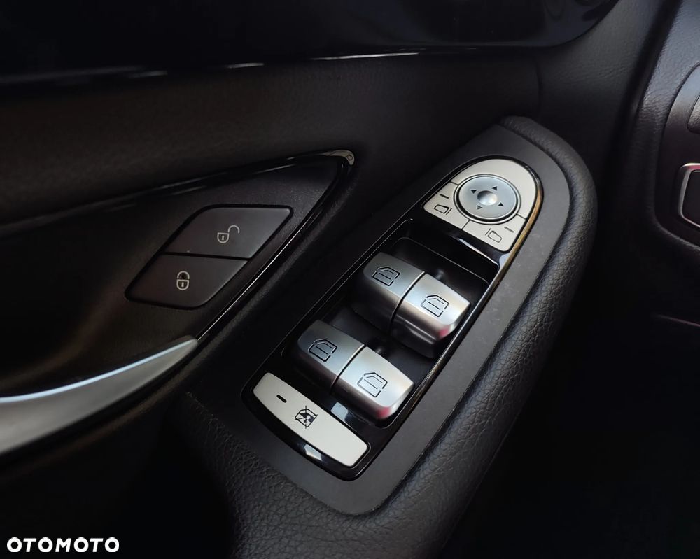 Mercedes-Benz Klasa C 200 7G-TRONIC Edition 1 - 19
