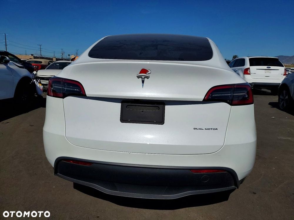 Tesla Model Y Long Range Dual Motor AWD - 6