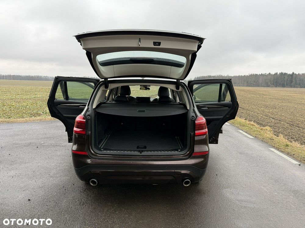 BMW X3 xDrive20i Advantage - 12