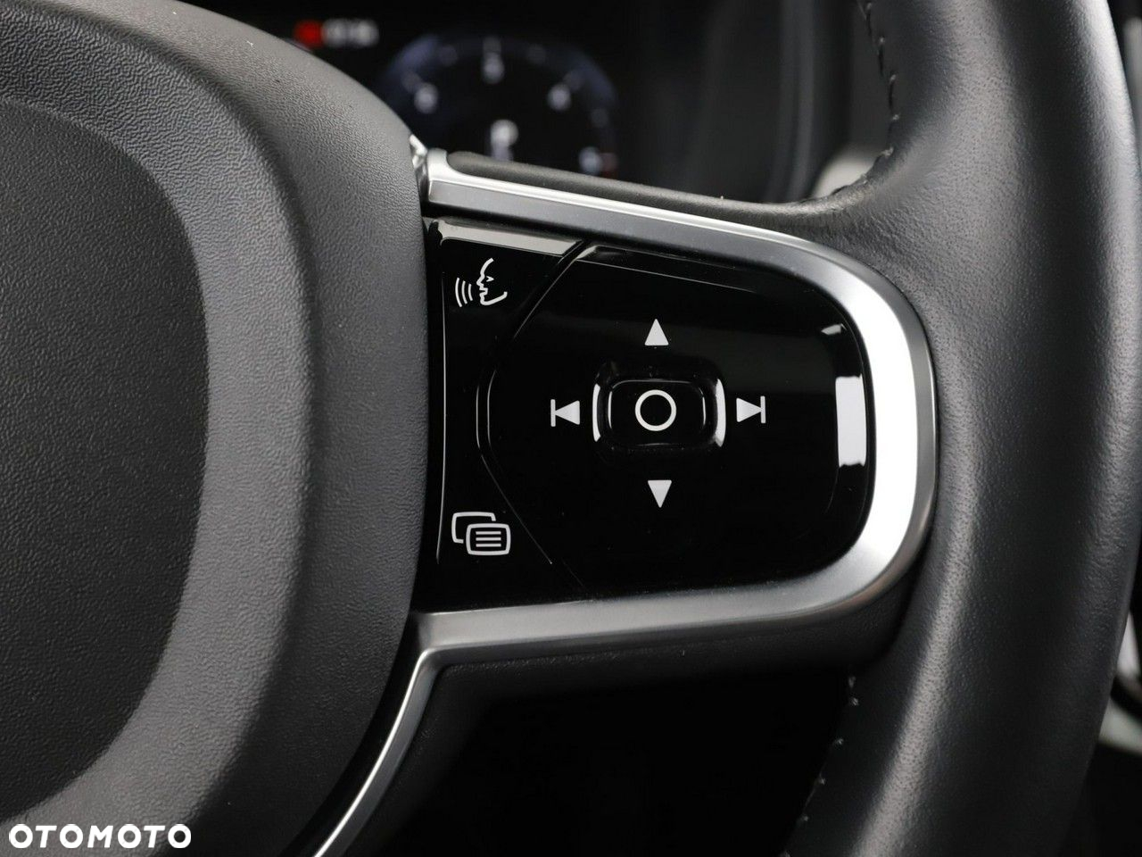 Volvo V90 D4 AWD Momentum - 32