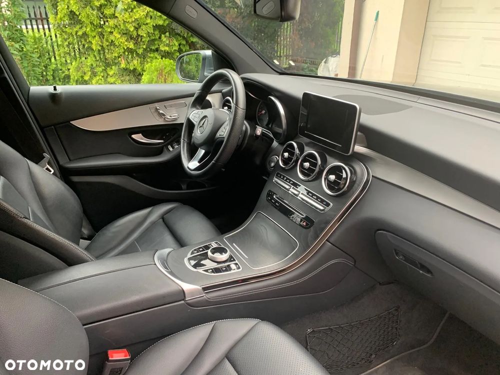 Mercedes-Benz GLC 300 4Matic 9G-TRONIC Exclusive - 20