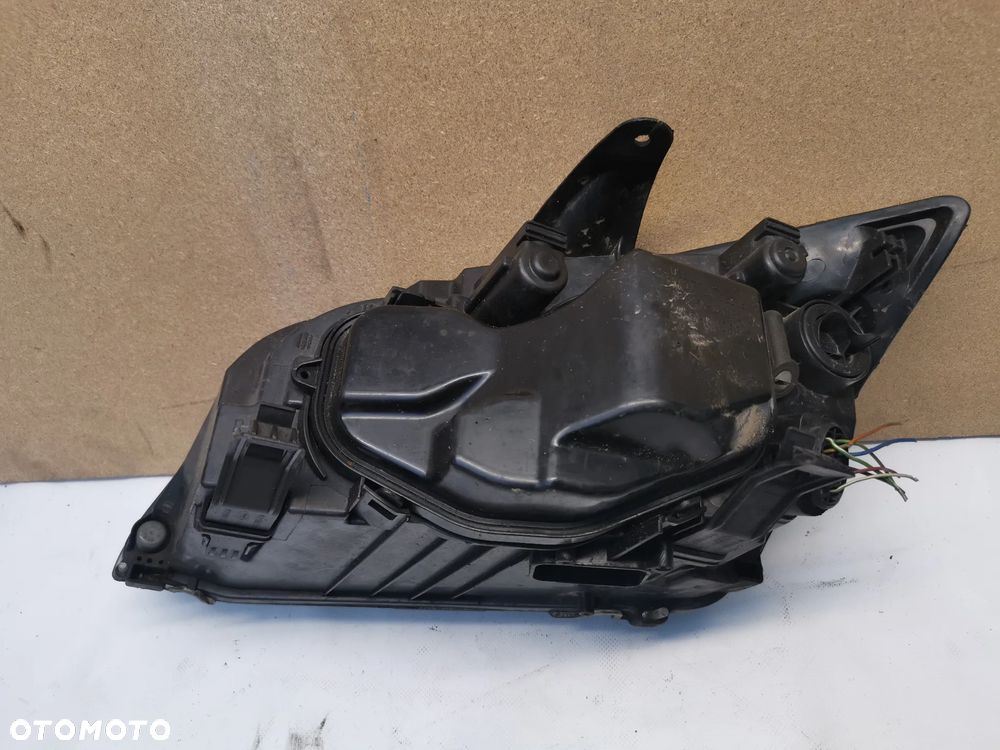 Lampa Prawa Przednia Ford Focus MK2 - 4