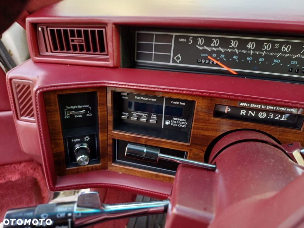 Cadillac Deville 4.9 STD - 23