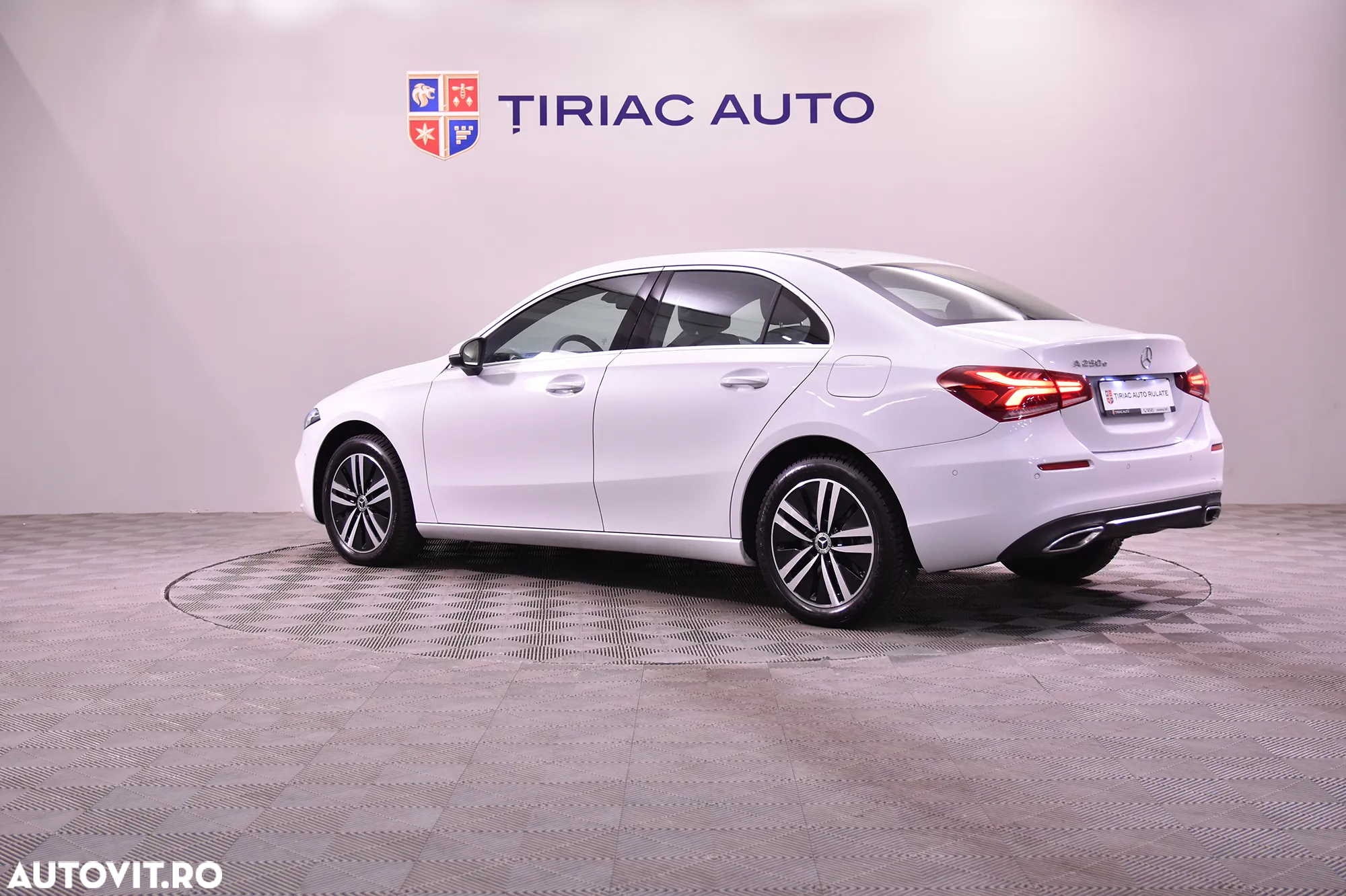 Mercedes-Benz A 250 e Aut. - 3